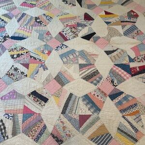 Vintage 1940s Patchwork Quilt with Multicolor Design